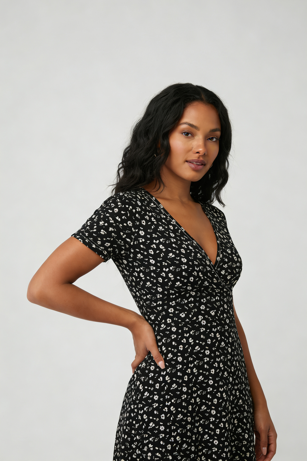 Vestido Floral Transpassado Manga Curta