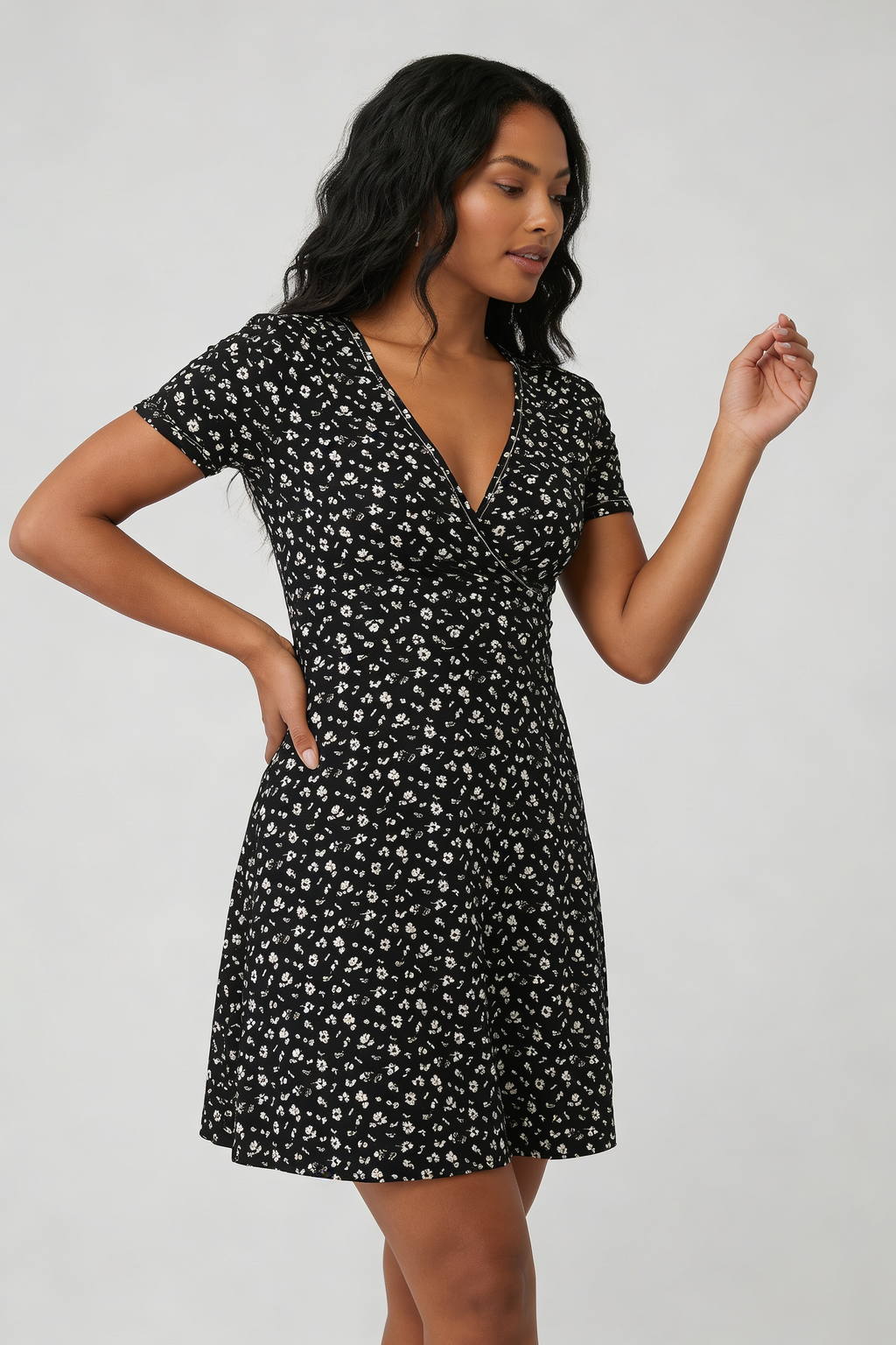 Vestido Floral Transpassado Manga Curta